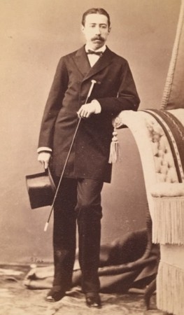 Ulrich Bosch, anticuario (Toni)